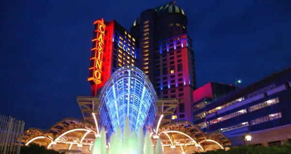 Vista del casino de las Cataratas del Niágara